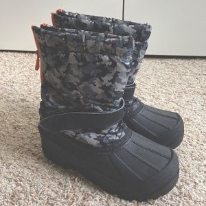 Thermolite Boys Winter snow Boots size 4 youth